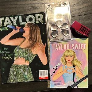 Taylor Swift Magazine, Guitar picks, bracelet and Book Set
